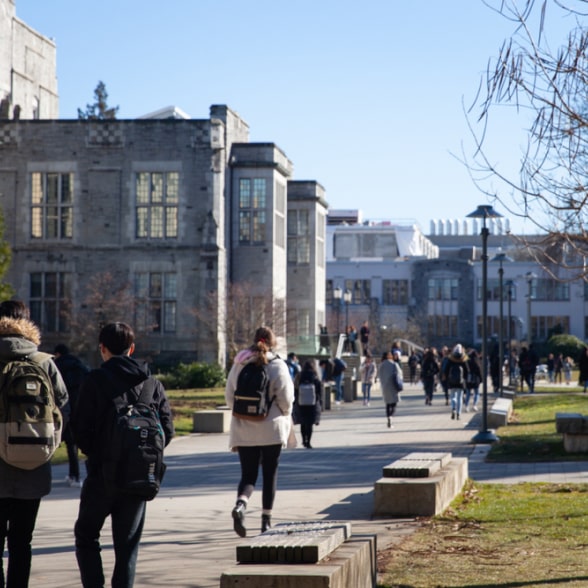 college-campus-students college-campus-students