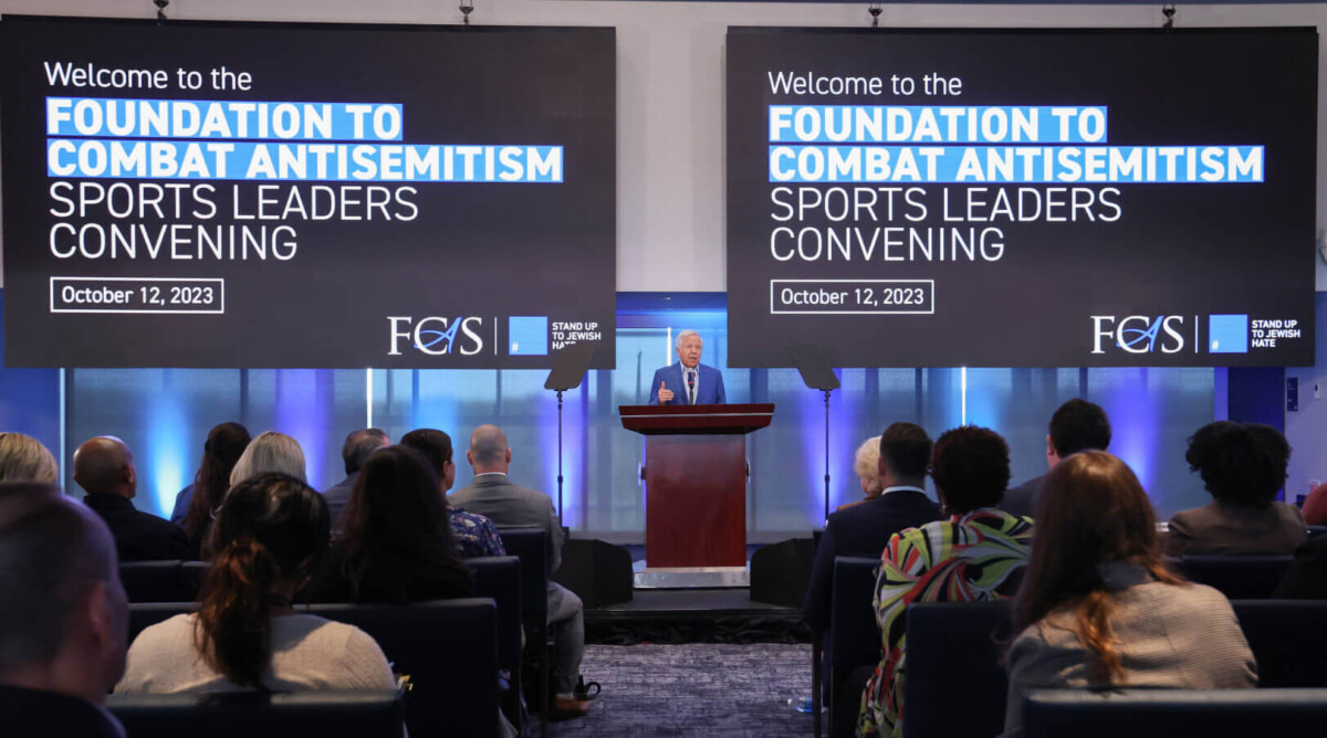 Robert-Kraft-Addressing-Audience-Blue Square Alliance-Convening