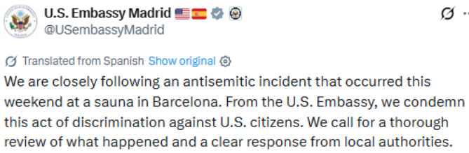 Screenshot of a translated tweet from @USEmbassyMadrid condemning an antisemitic incident at a Barcelona sauna involving U.S. citizens and calling for a thorough review by local authorities.